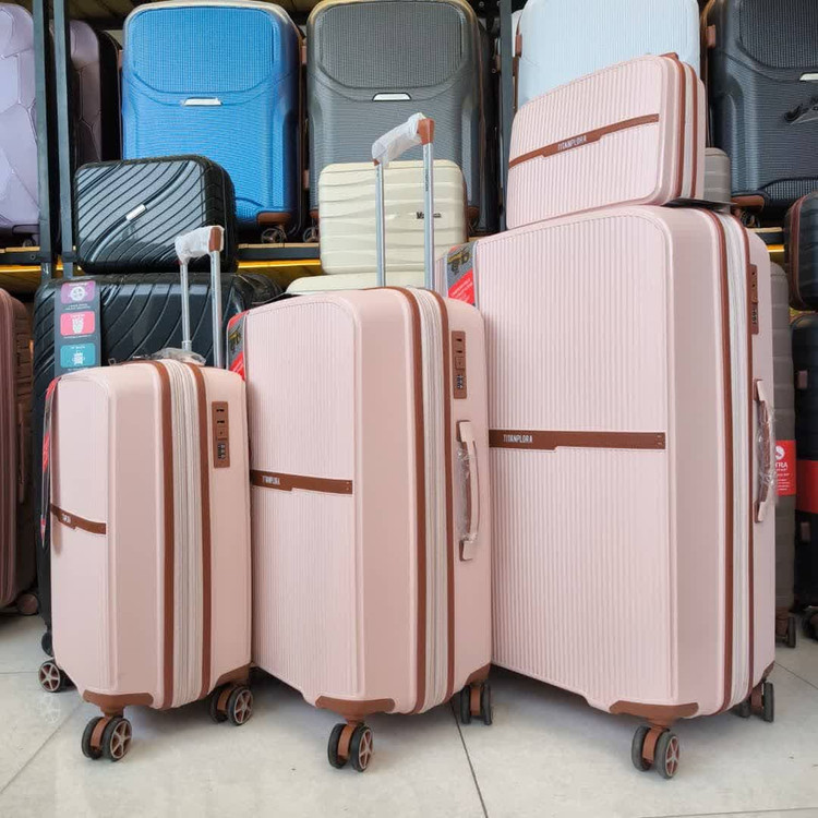 چمدان تیتان رنگ صورتی