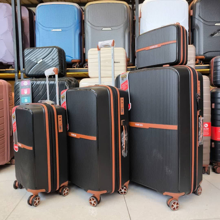 چمدان تیتان رنگ مشکی