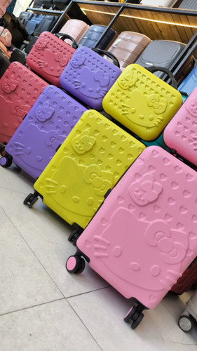 رنگ بندی چمدان هلو کیتی